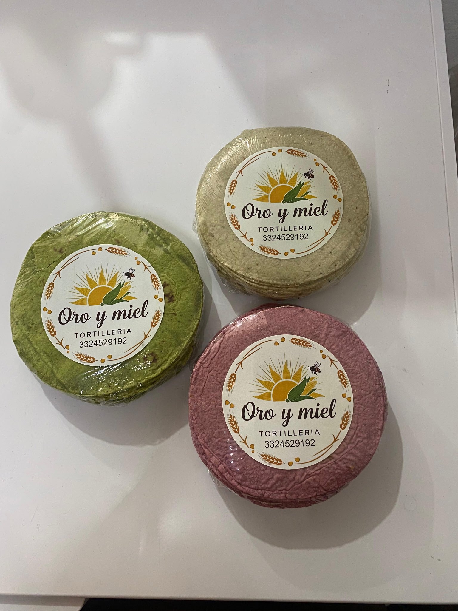 Paquetes de tortillas Oro y Miel: maíz, nopal y betabel